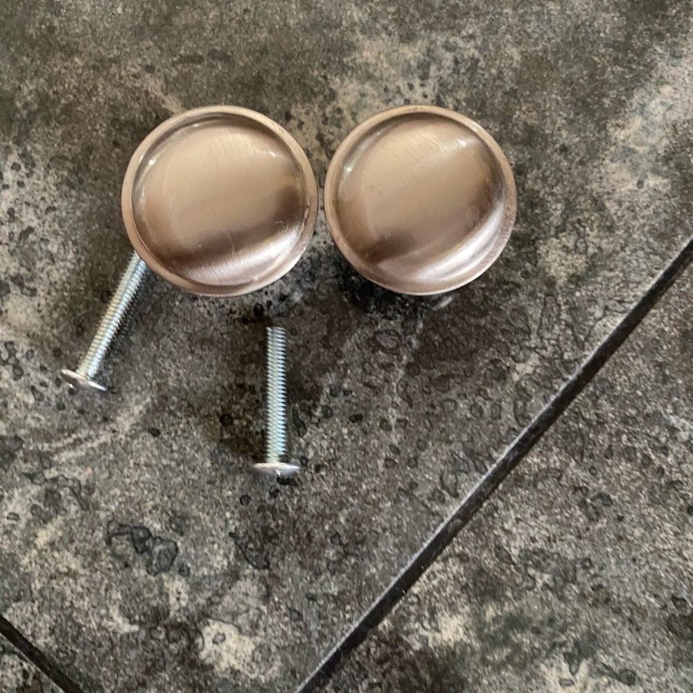 Cabinet door knobs